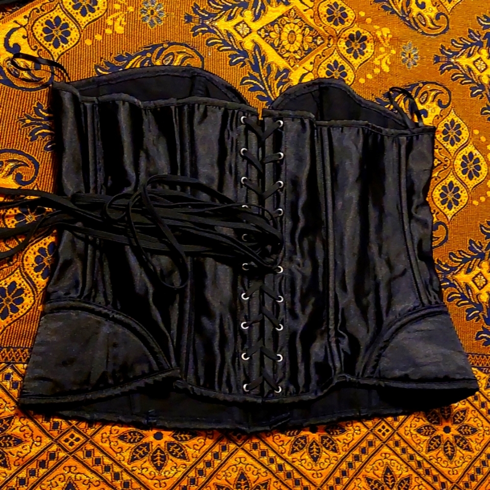 Corset - Picture 2 of 2